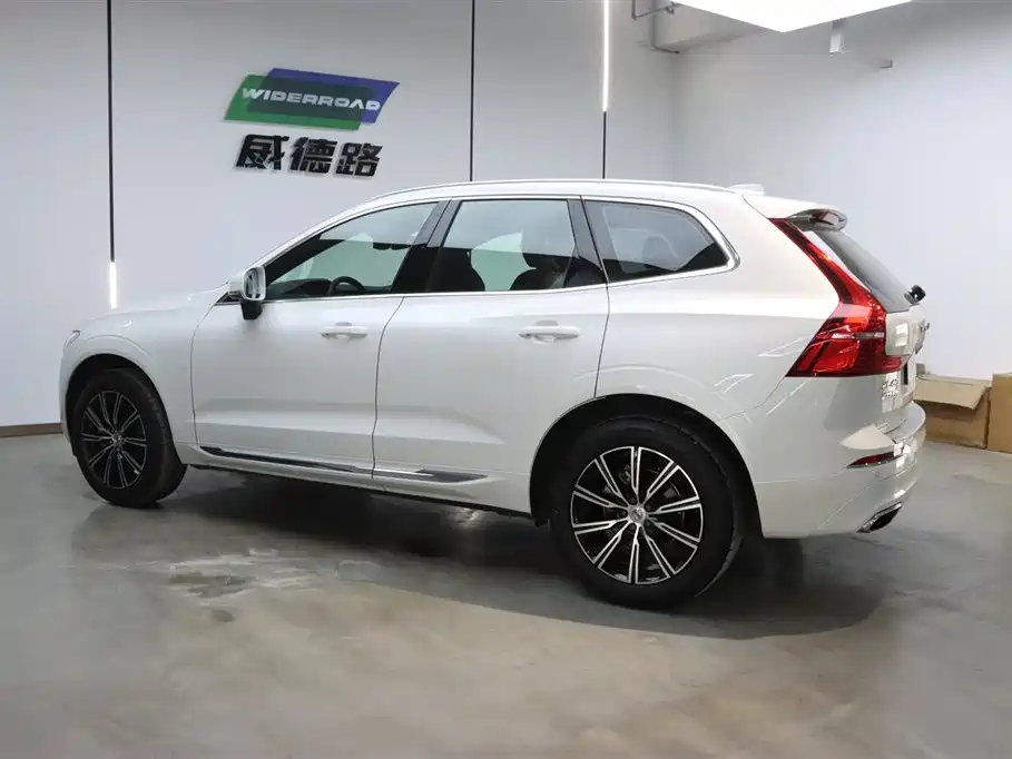 Volvo Volvo XC60 2021 T5 AWD Momentum Luxury Edition 2021 - thumbnail 6