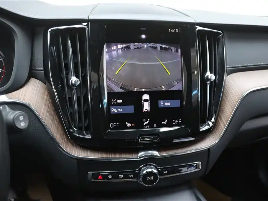 Volvo Volvo XC60 2021 T5 AWD Momentum Luxury Edition 2021 - thumbnail 9