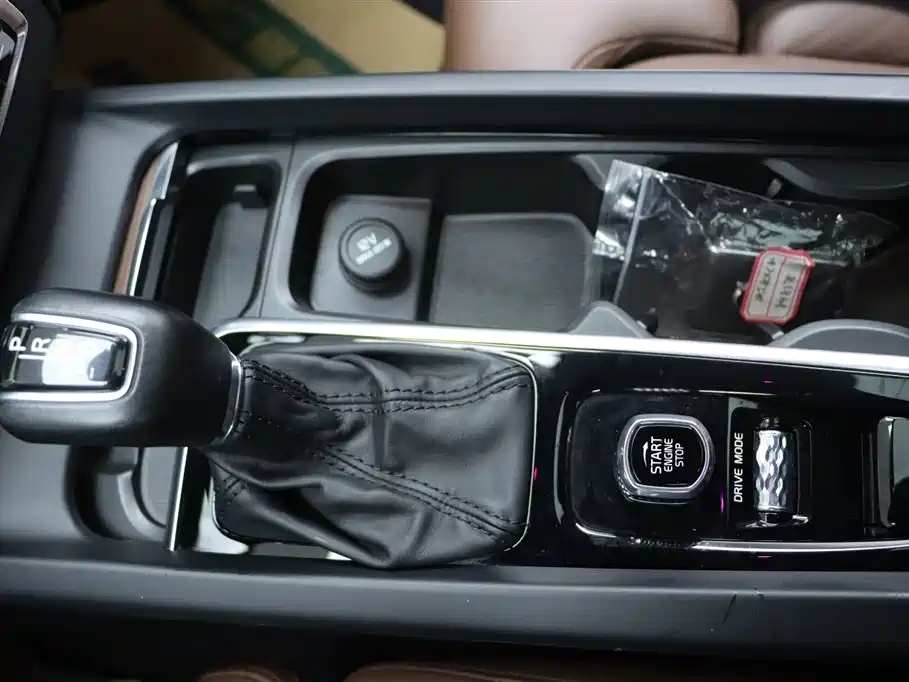 Volvo Volvo XC60 2021 T5 AWD Momentum Luxury Edition 2021 - thumbnail 10
