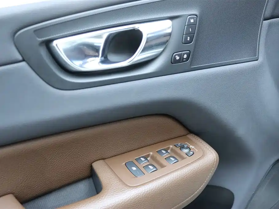 Volvo Volvo XC60 2021 T5 AWD Momentum Luxury Edition 2021 - thumbnail 12