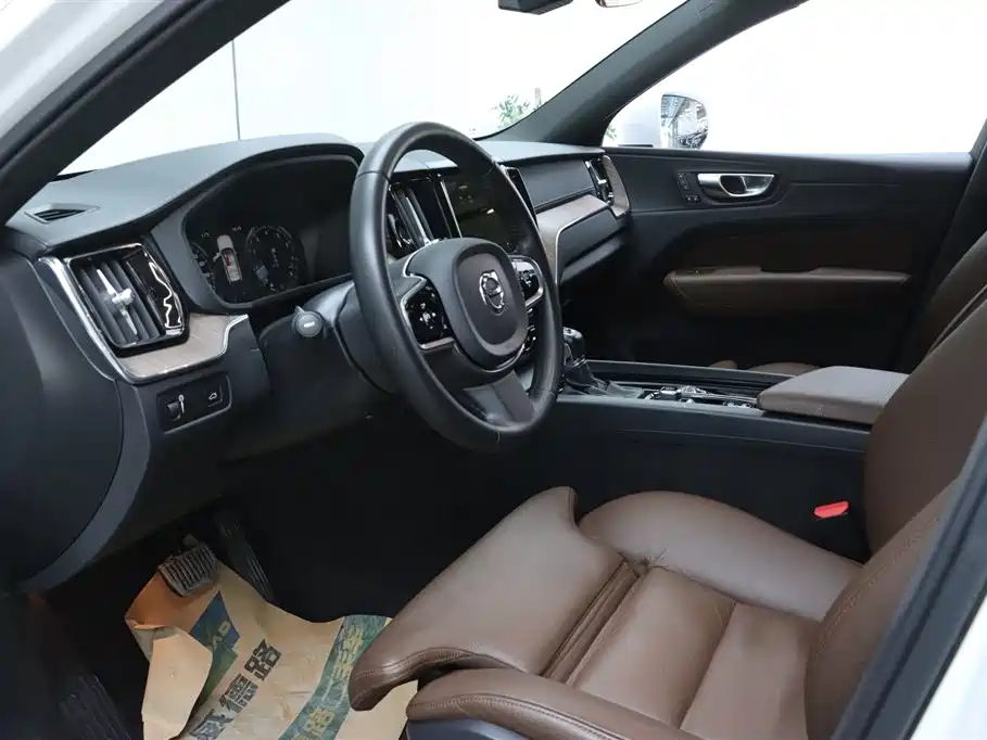 Volvo Volvo XC60 2021 T5 AWD Momentum Luxury Edition 2021 - thumbnail 13