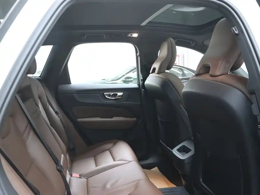 Volvo Volvo XC60 2021 T5 AWD Momentum Luxury Edition 2021 - thumbnail 15