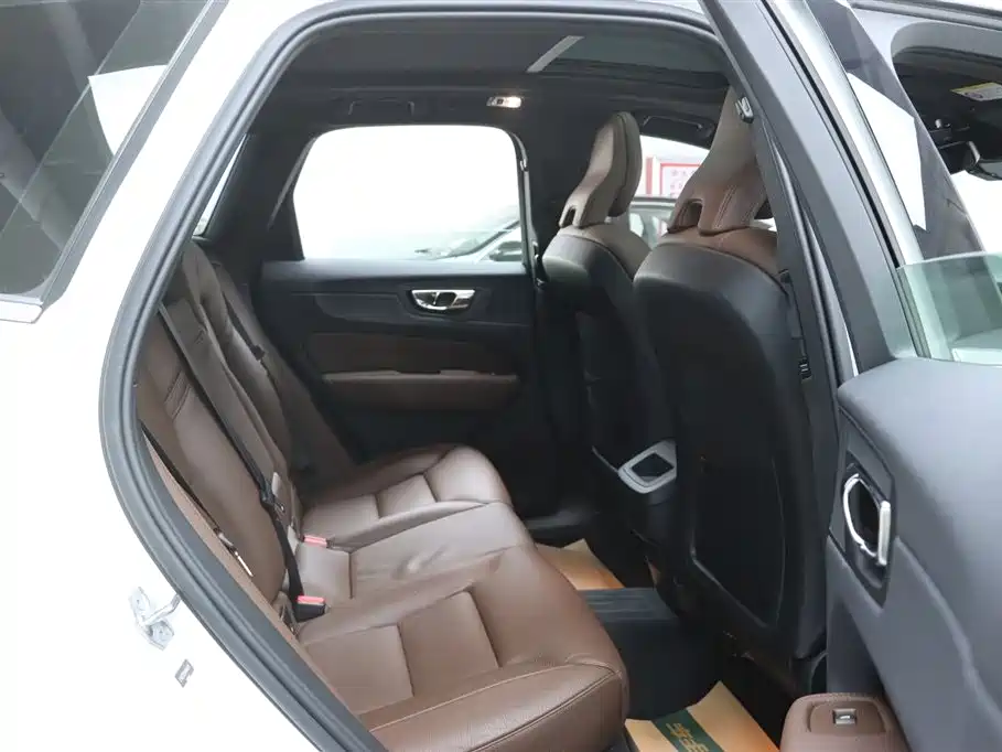 Volvo Volvo XC60 2021 T5 AWD Momentum Luxury Edition 2021 - thumbnail 16