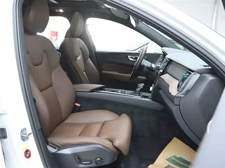 Volvo Volvo XC60 2021 T5 AWD Momentum Luxury Edition 2021 - thumbnail 19