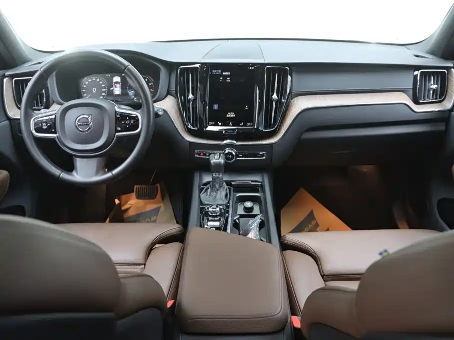 Volvo Volvo XC60 2021 T5 AWD Momentum Luxury Edition 2021 - thumbnail 23