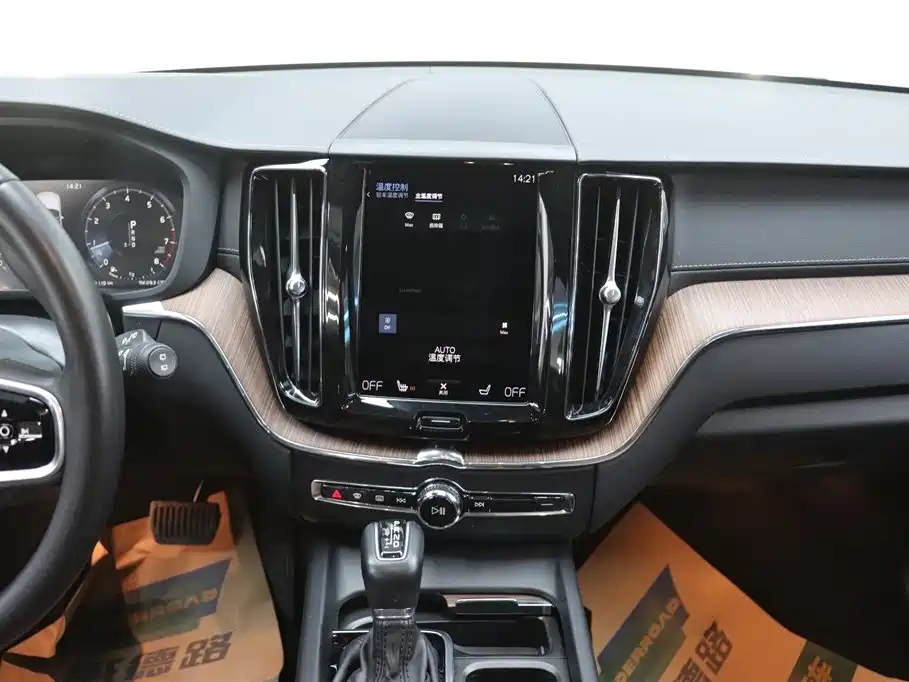 Volvo Volvo XC60 2021 T5 AWD Momentum Luxury Edition 2021 - thumbnail 25