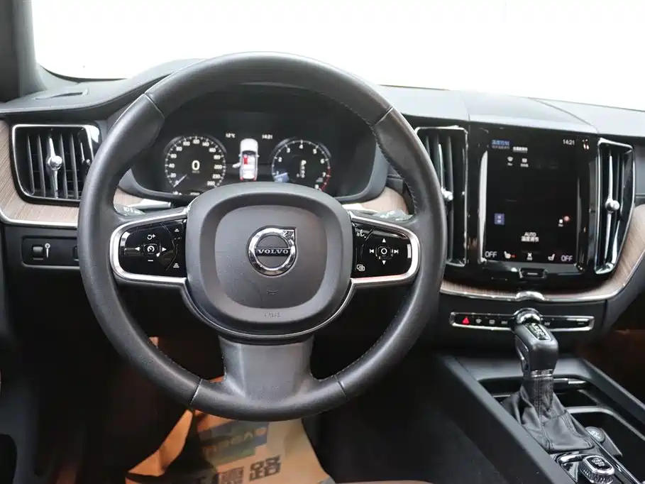 Volvo Volvo XC60 2021 T5 AWD Momentum Luxury Edition 2021 - thumbnail 28