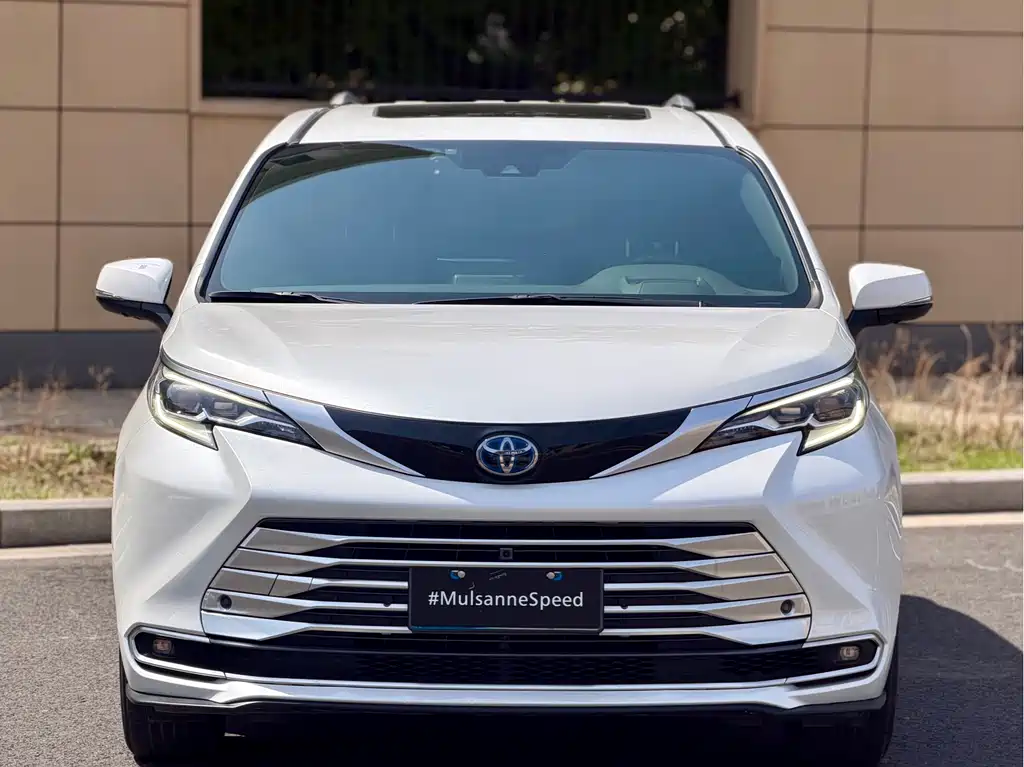 Toyota Toyota Sienna 2021 2.5L Hybrid Platinum Edition 2022 - thumbnail 2