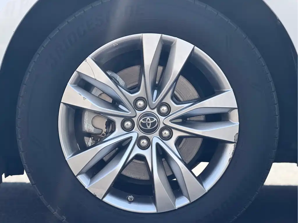 Toyota Toyota Sienna 2021 2.5L Hybrid Platinum Edition 2022 - thumbnail 4