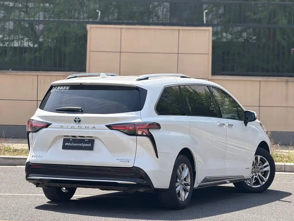 Toyota Toyota Sienna 2021 2.5L Hybrid Platinum Edition 2022 - thumbnail 5
