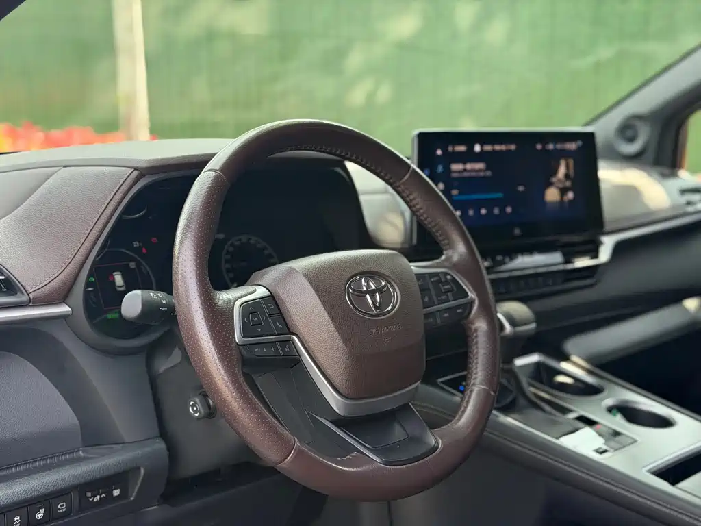 Toyota Toyota Sienna 2021 2.5L Hybrid Platinum Edition 2022 - thumbnail 7