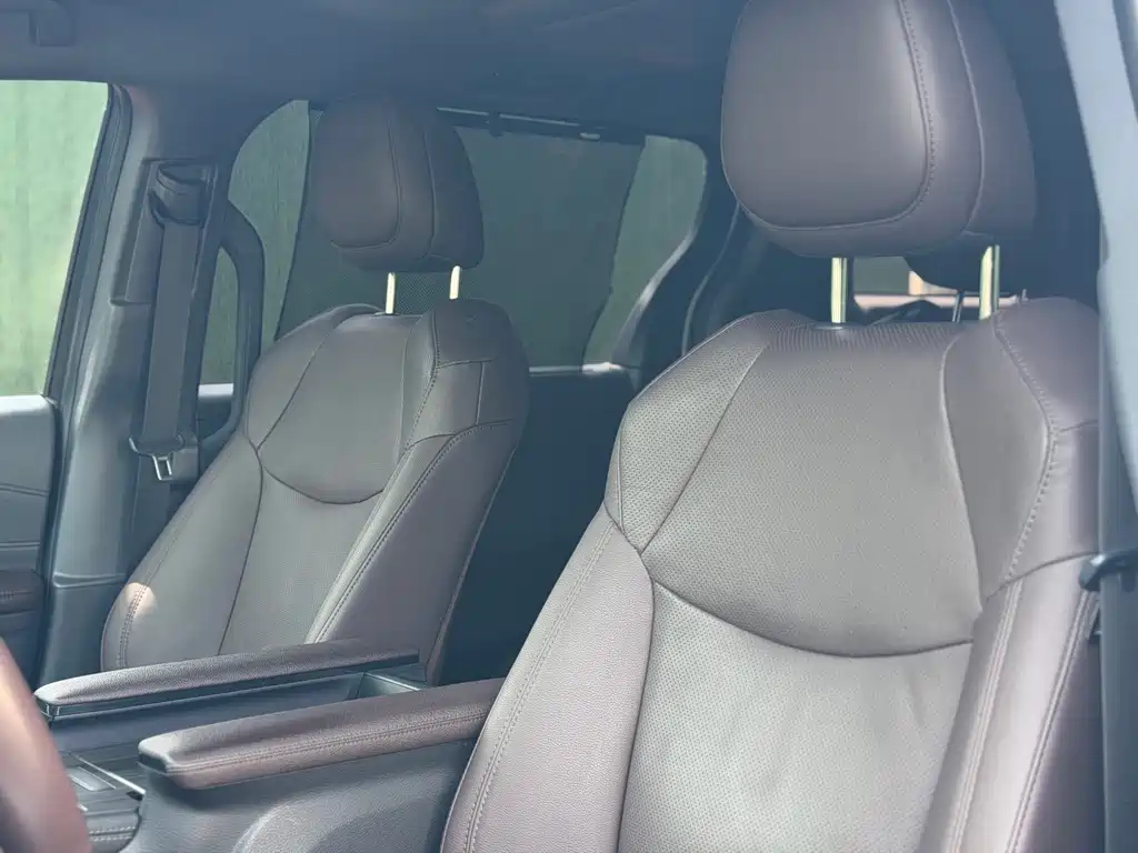 Toyota Toyota Sienna 2021 2.5L Hybrid Platinum Edition 2022 - thumbnail 8