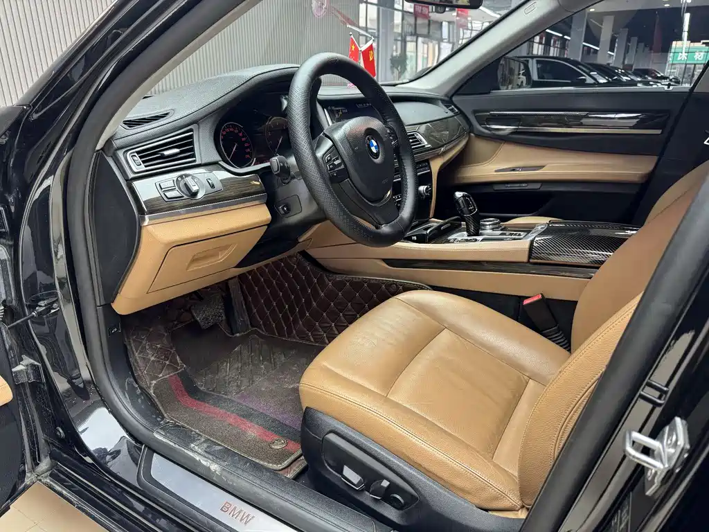 BMW BMW 7 Series 2013 Model 730Li Leading Edition 2014 - thumbnail 6