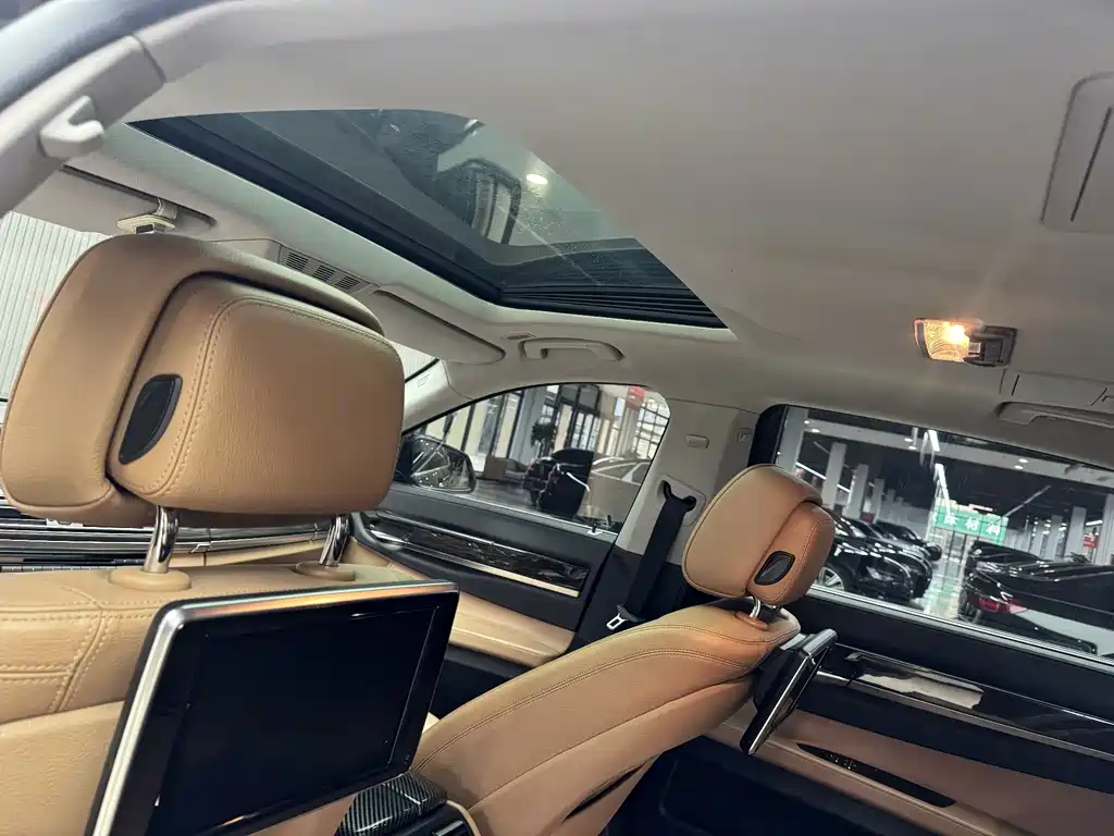 BMW BMW 7 Series 2013 Model 730Li Leading Edition 2014 - thumbnail 10