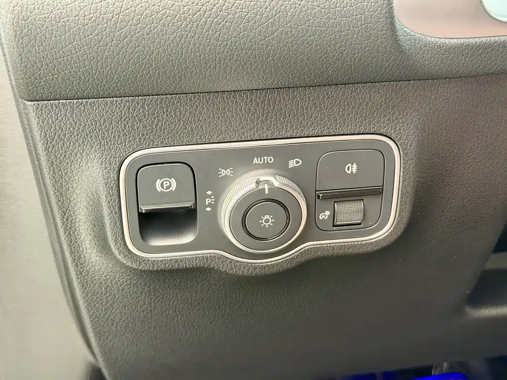 Mercedes-Benz Mercedes-Benz GLB 2023 GLB 220 Dynamic Model 2022 - thumbnail 19
