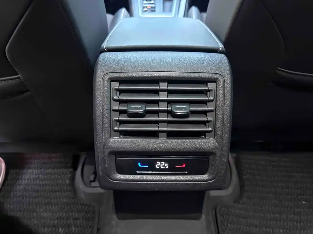 Volkswagen Volkswagen Golf 2023 280TSI DSG R-Line Lite 2022 - thumbnail 19