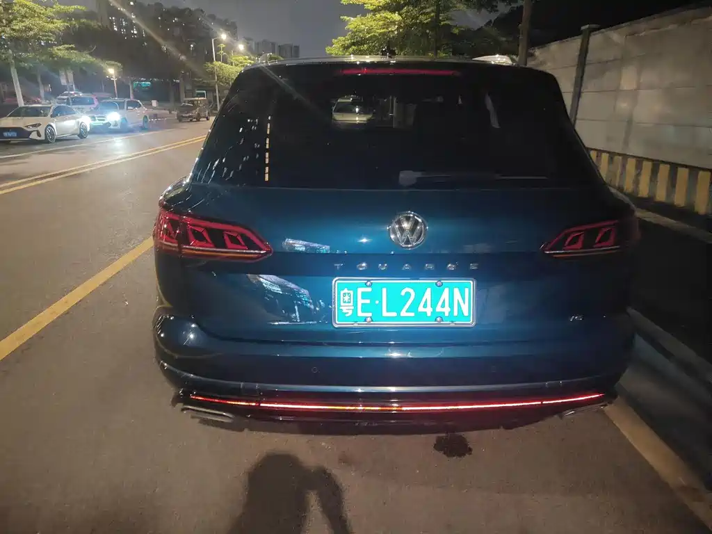 Volkswagen Volkswagen Touareg 2020 3.0 TSI R-Line Edition VI 2020 - thumbnail 3