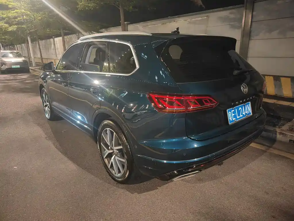 Volkswagen Volkswagen Touareg 2020 3.0 TSI R-Line Edition VI 2020 - thumbnail 4