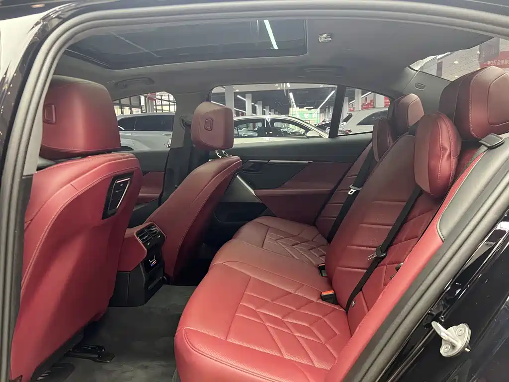 BMW BMW i5 2024 eDrive 35L M Sport Package 2024 - thumbnail 15