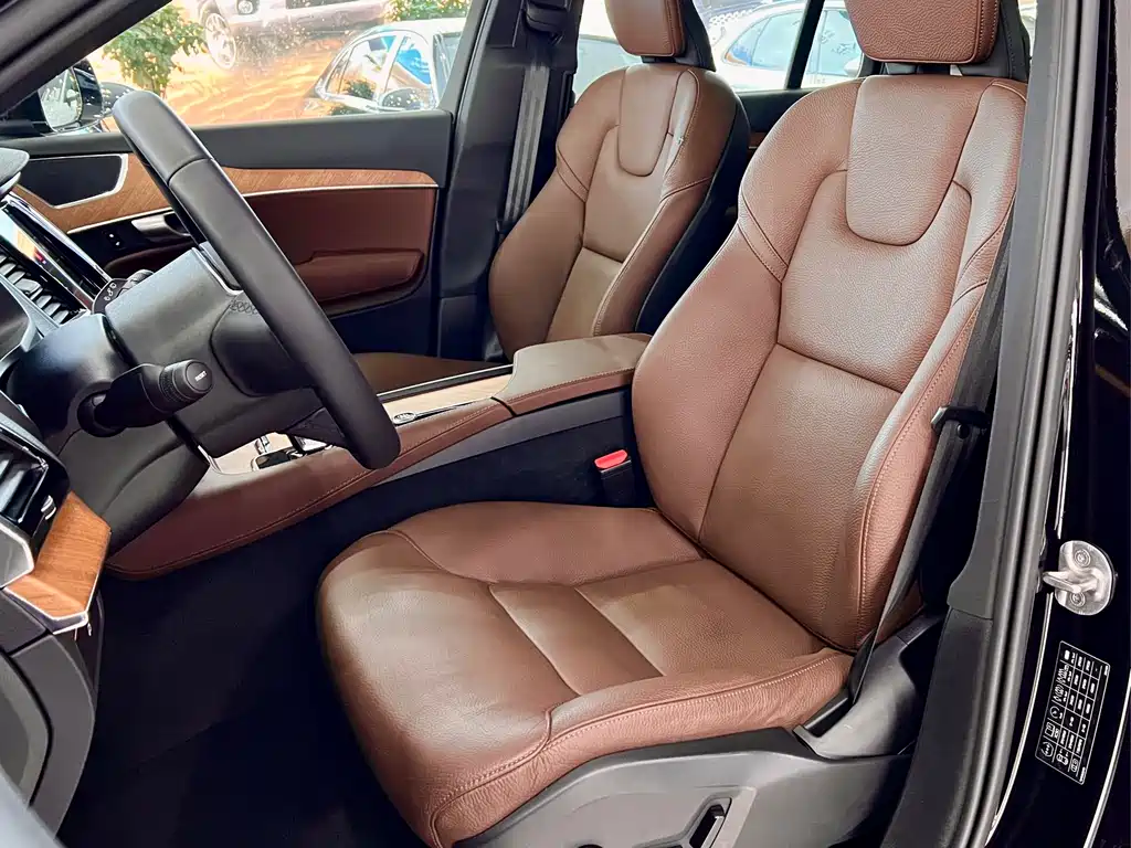 Volvo Volvo XC90 2024 B6 Momentum Luxury 7-seat 2025 - thumbnail 6