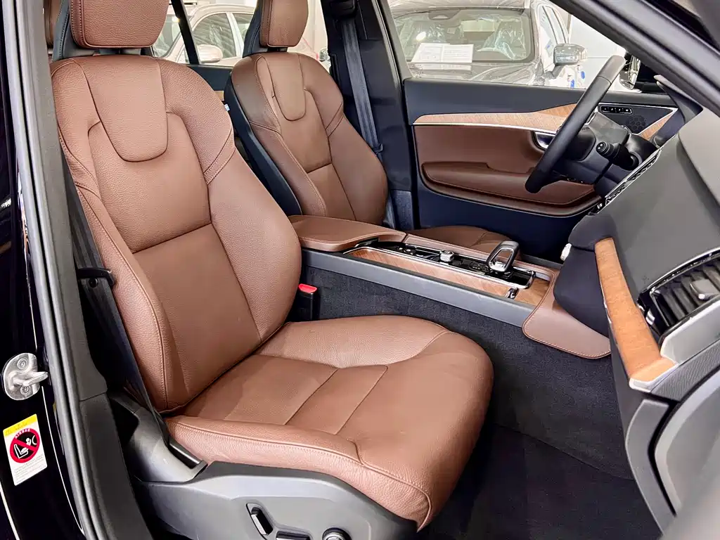 Volvo Volvo XC90 2024 B6 Momentum Luxury 7-seat 2025 - thumbnail 8