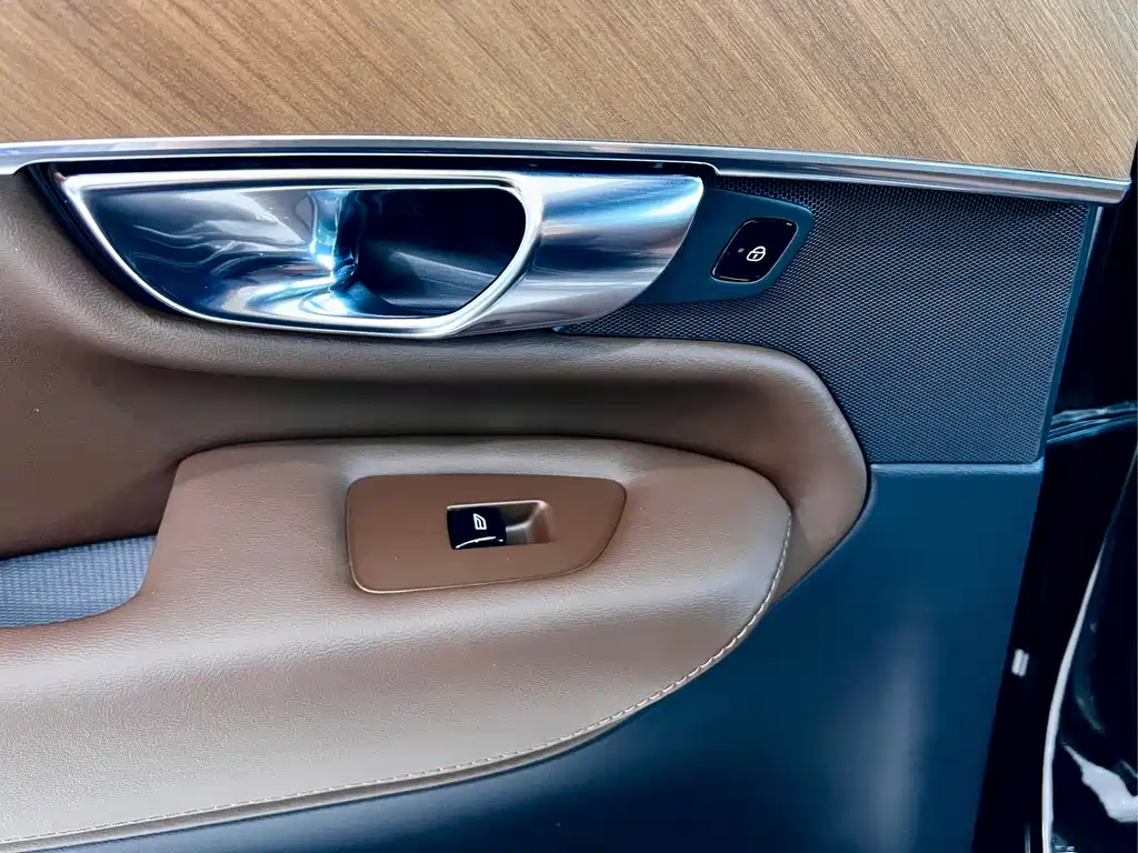 Volvo Volvo XC90 2024 B6 Momentum Luxury 7-seat 2025 - thumbnail 20