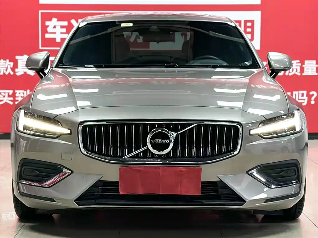 Volvo Volvo S60 2021 T4 Momentum Luxury Edition 2021 - thumbnail 2