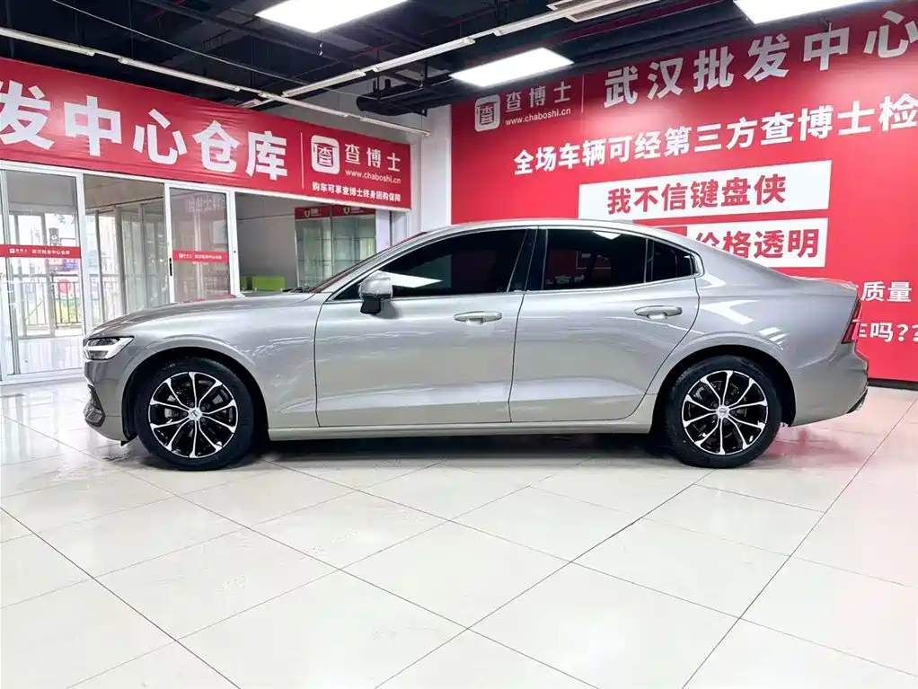 Volvo Volvo S60 2021 T4 Momentum Luxury Edition 2021 - thumbnail 4