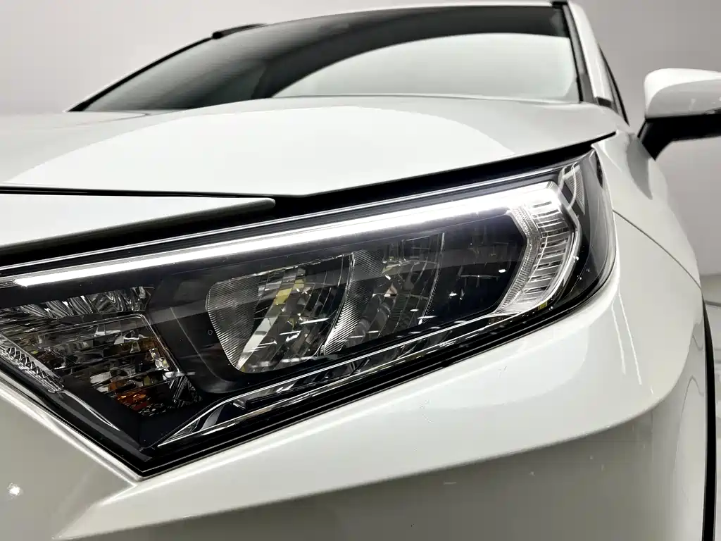 Toyota RAV4 2021 2.0L CVT 2WD Fashion Edition 2021 - thumbnail 4