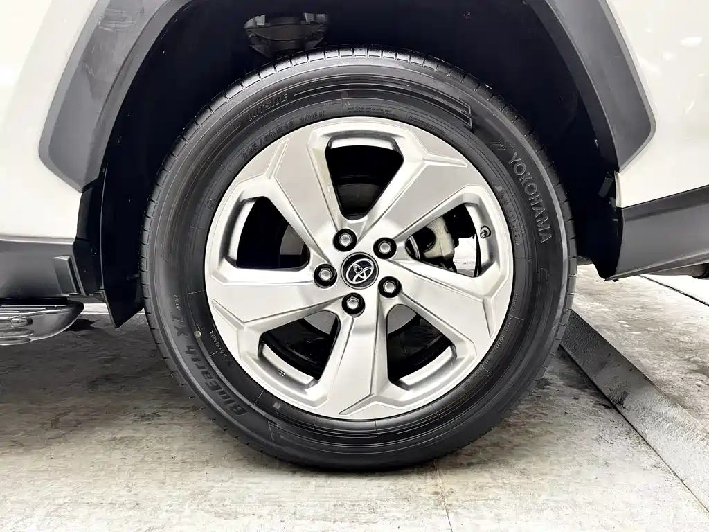 Toyota RAV4 2021 2.0L CVT 2WD Fashion Edition 2021 - thumbnail 6