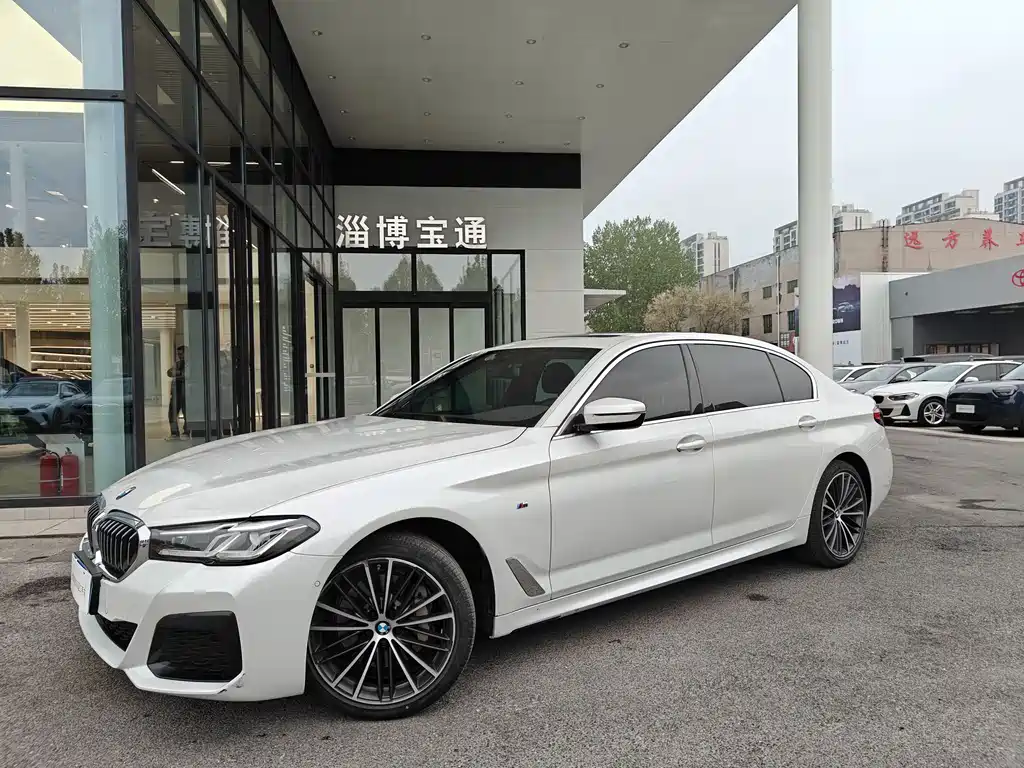 BMW BMW 5 Series 2022 530Li Leading M Sport Package 2022 - thumbnail 2