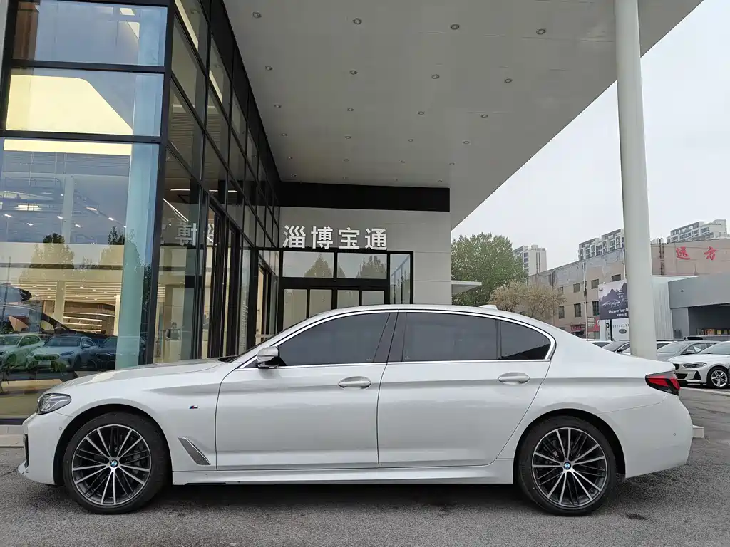BMW BMW 5 Series 2022 530Li Leading M Sport Package 2022 - thumbnail 13