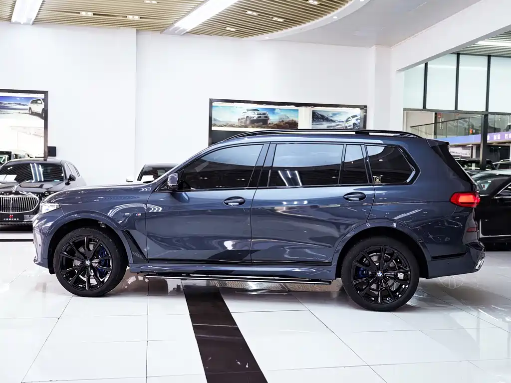 BMW BMW X7 2021 Model Year Facelift xDrive40i M Sport Package Premium 2021 - thumbnail 3