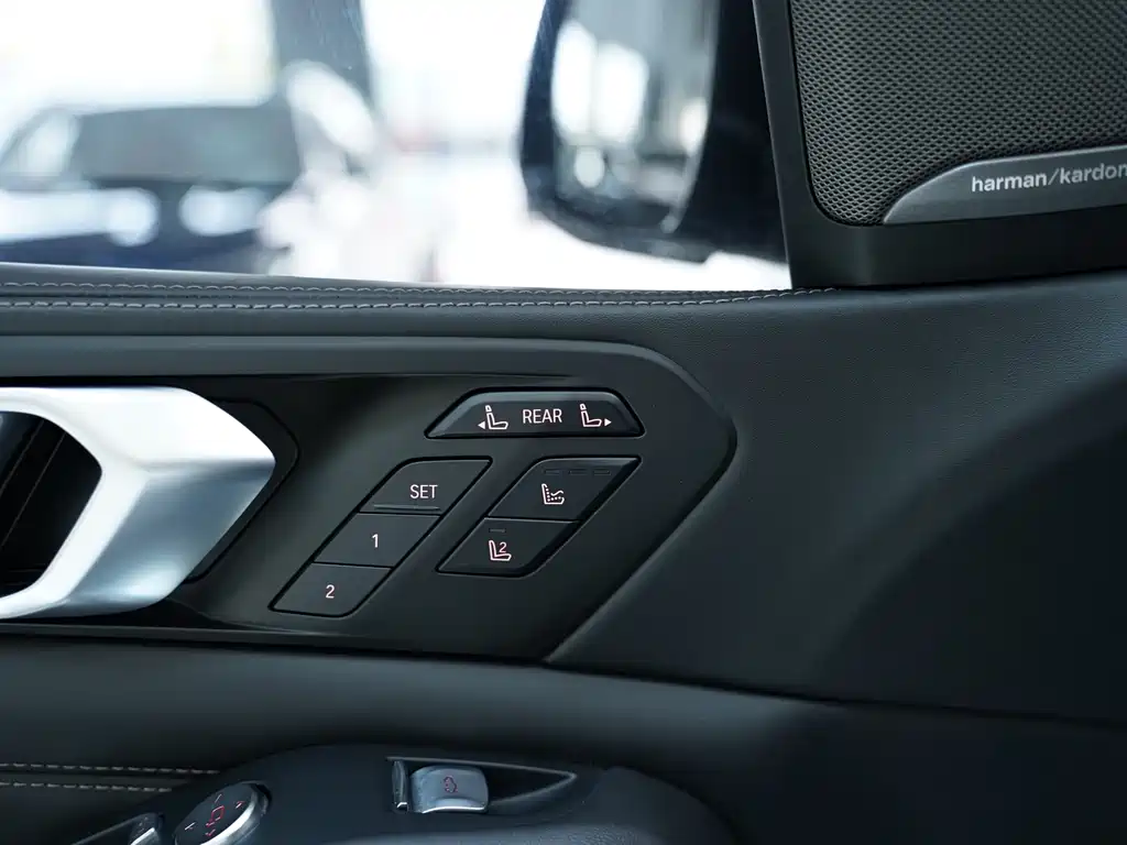BMW BMW X7 2021 Model Year Facelift xDrive40i M Sport Package Premium 2021 - thumbnail 7