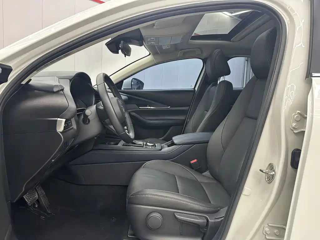 Mazda Mazda CX-30 2022 2.0L Automatic Quality Joy Edition 2022 - thumbnail 4