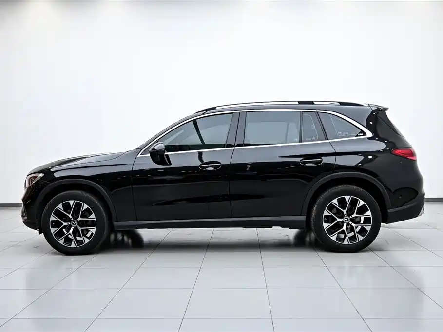 Mercedes-Benz Mercedes-Benz GLC 2023 Facelift GLC 260 L 4MATIC Sporty Model 5-seater 2023 - thumbnail 5
