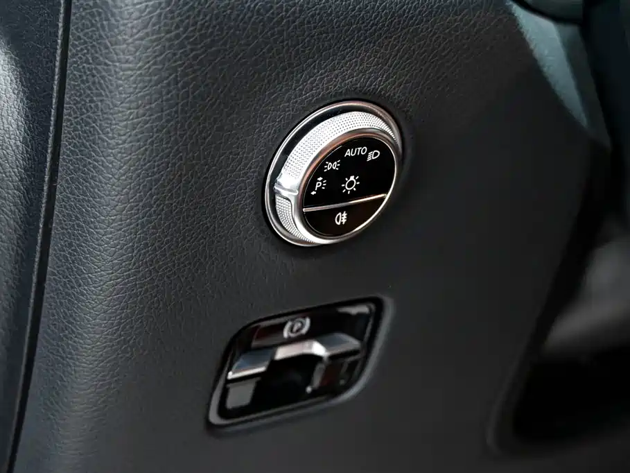 Mercedes-Benz Mercedes-Benz GLC 2023 Facelift GLC 260 L 4MATIC Sporty Model 5-seater 2023 - thumbnail 25