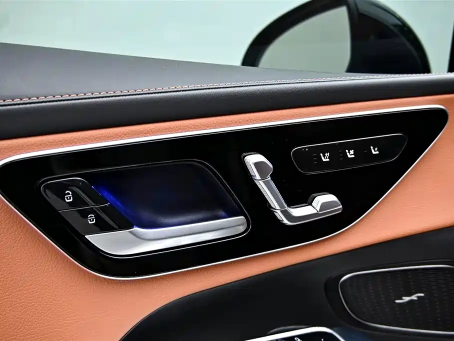 Mercedes-Benz Mercedes-Benz GLC 2023 Facelift GLC 260 L 4MATIC Sporty Model 5-seater 2023 - thumbnail 26