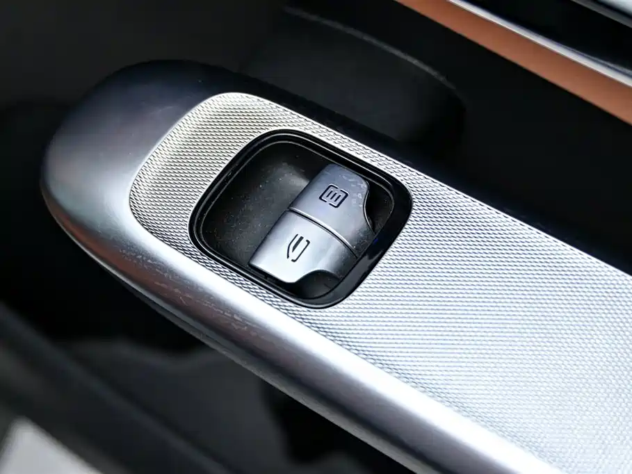 Mercedes-Benz Mercedes-Benz GLC 2023 Facelift GLC 260 L 4MATIC Sporty Model 5-seater 2023 - thumbnail 27