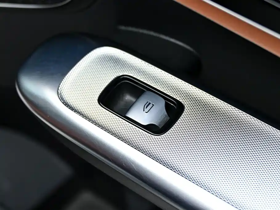 Mercedes-Benz Mercedes-Benz GLC 2023 Facelift GLC 260 L 4MATIC Sporty Model 5-seater 2023 - thumbnail 29