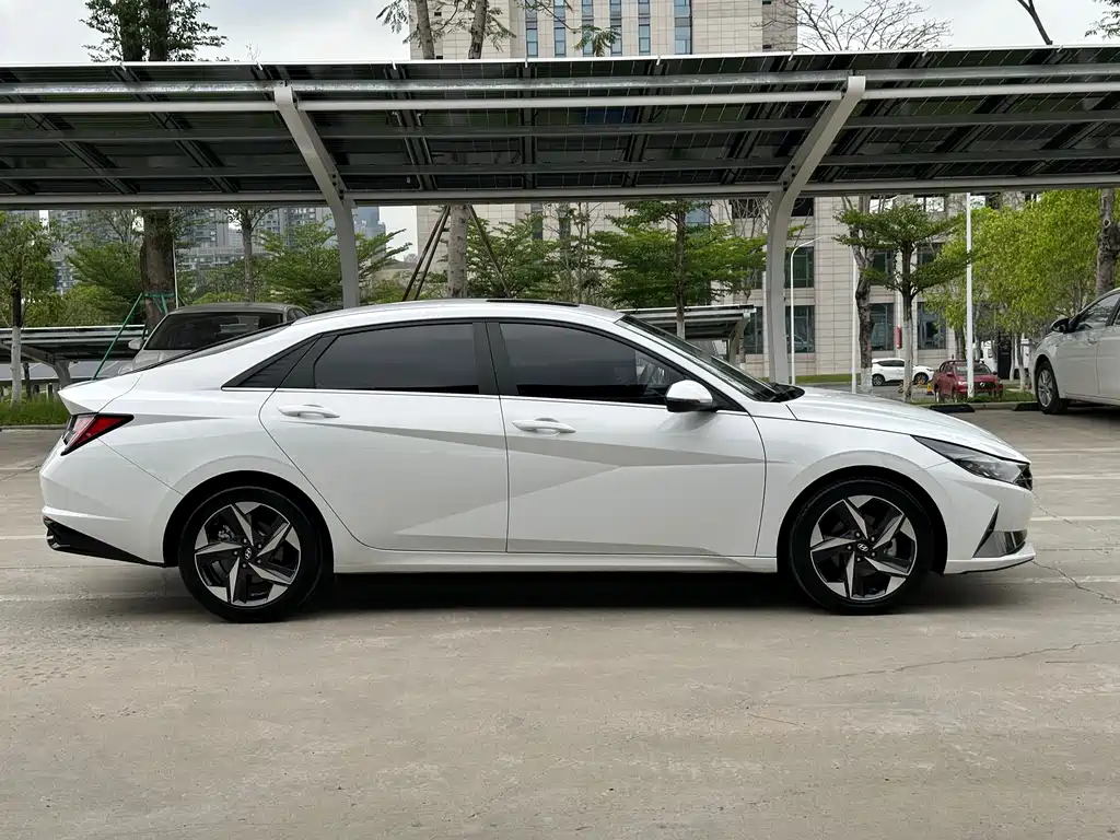 Hyundai Hyundai Elantra 2021 Model 1.5L CVT LUX Premium Edition 2022 - thumbnail 4