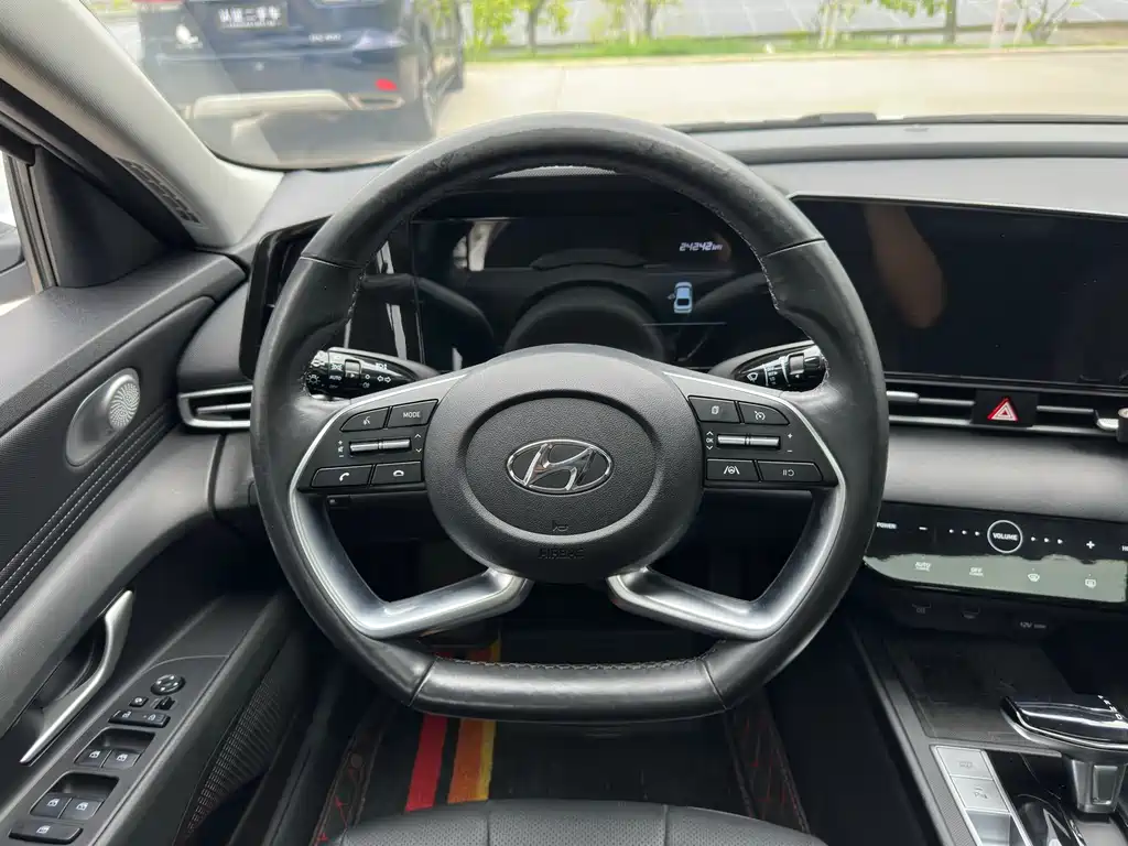 Hyundai Hyundai Elantra 2021 Model 1.5L CVT LUX Premium Edition 2022 - thumbnail 10