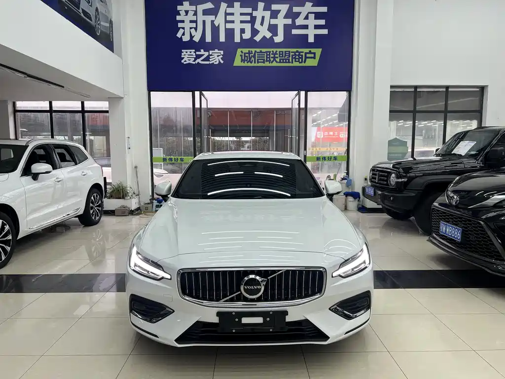 Volvo Volvo S60 2025 B4 Inscription Luxury 2026 - thumbnail 2