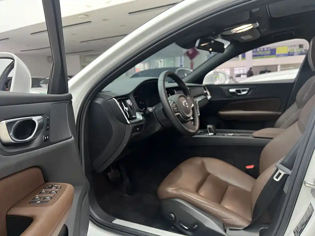 Volvo Volvo S60 2025 B4 Inscription Luxury 2026 - thumbnail 7