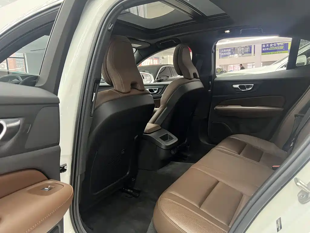 Volvo Volvo S60 2025 B4 Inscription Luxury 2026 - thumbnail 11