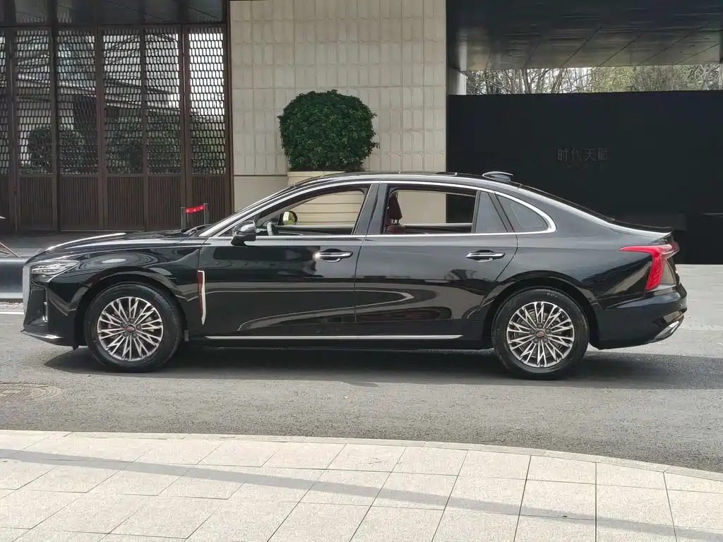 Hongqi Hongqi H5 2025 Model 2.0T Automatic Flag Enjoyment Edition 2025 - thumbnail 8