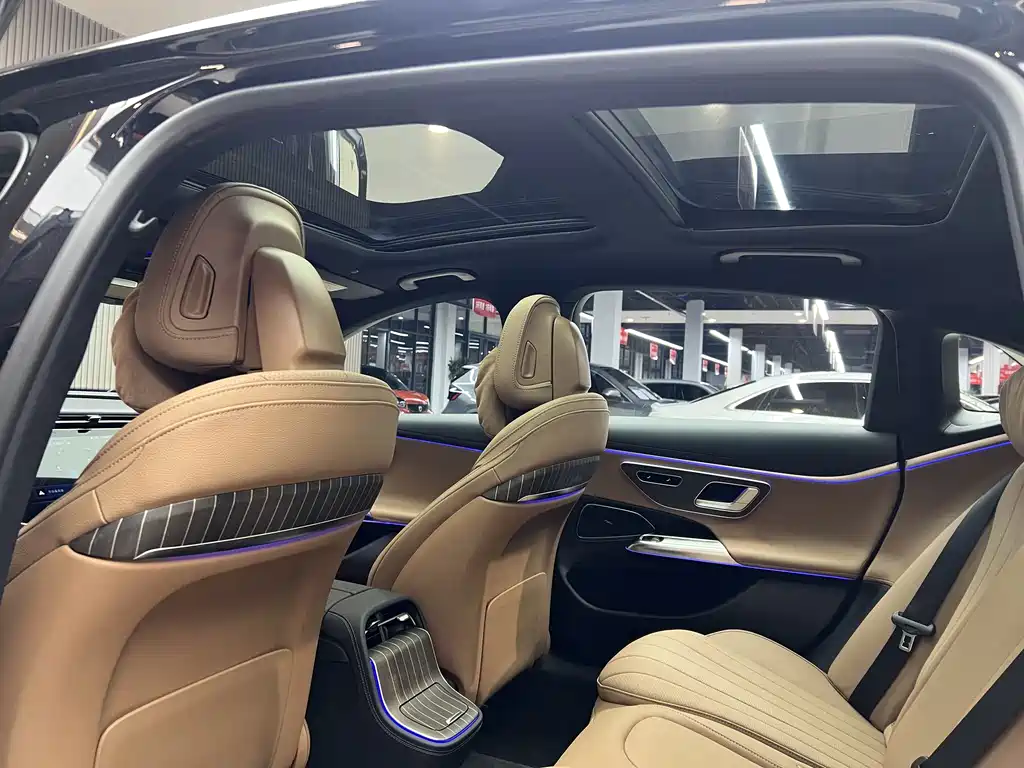 Mercedes-Benz Mercedes-Benz E-Class 2024 E 350 e L Plug-in Hybrid Sedan 2024 - thumbnail 15