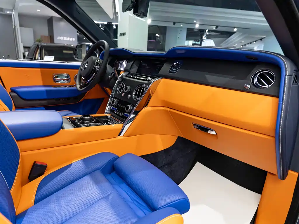 Rolls-Royce Rolls-Royce Cullinan 2018 5-Seat Version 2022 - thumbnail 6