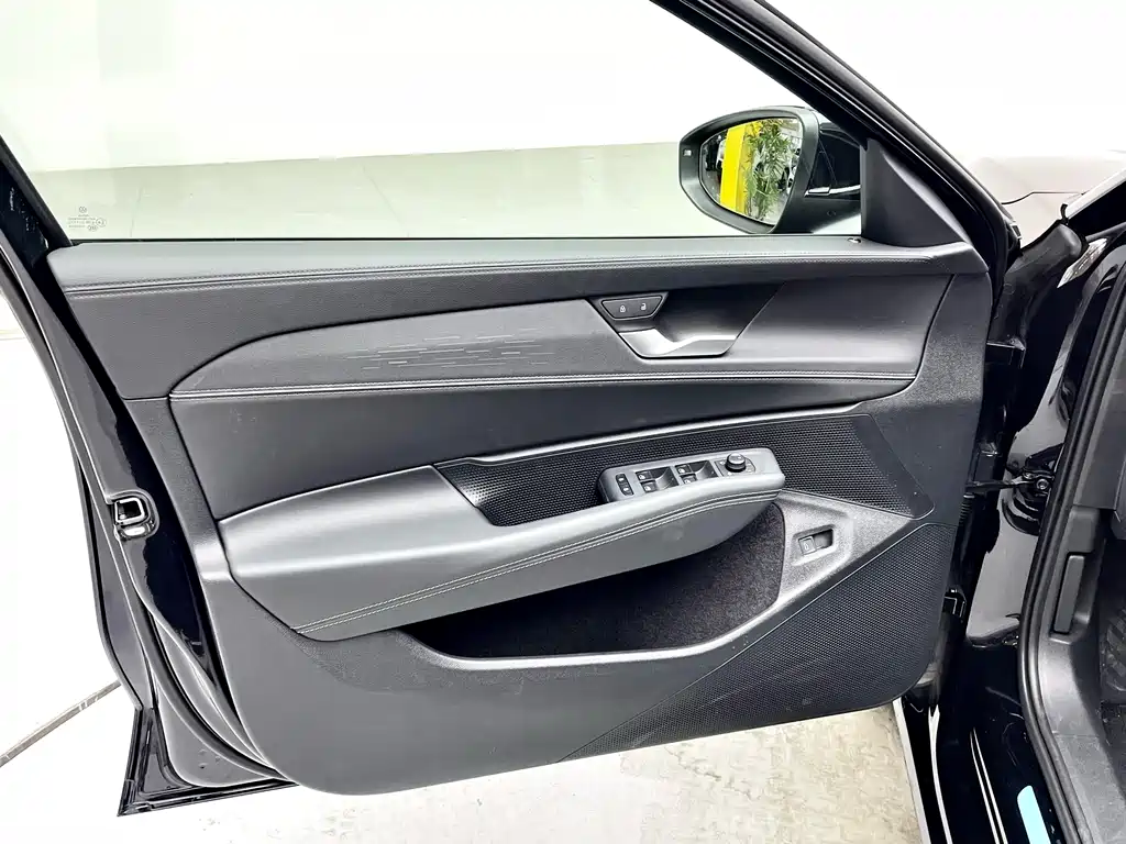 Volkswagen Passat 2025 Pro 380TSI Dragon尊 Edition 2026 - thumbnail 8