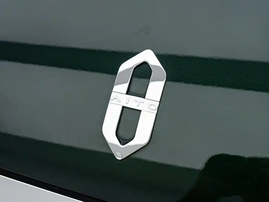 AITO Aito M8 2025 Extended Range Ultra 53.4kWh 6-seat Version (192-line LiDAR) 2025 - thumbnail 9